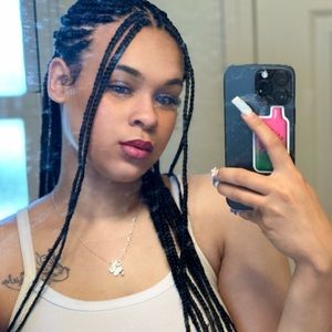 Meet your Posher, Angelia